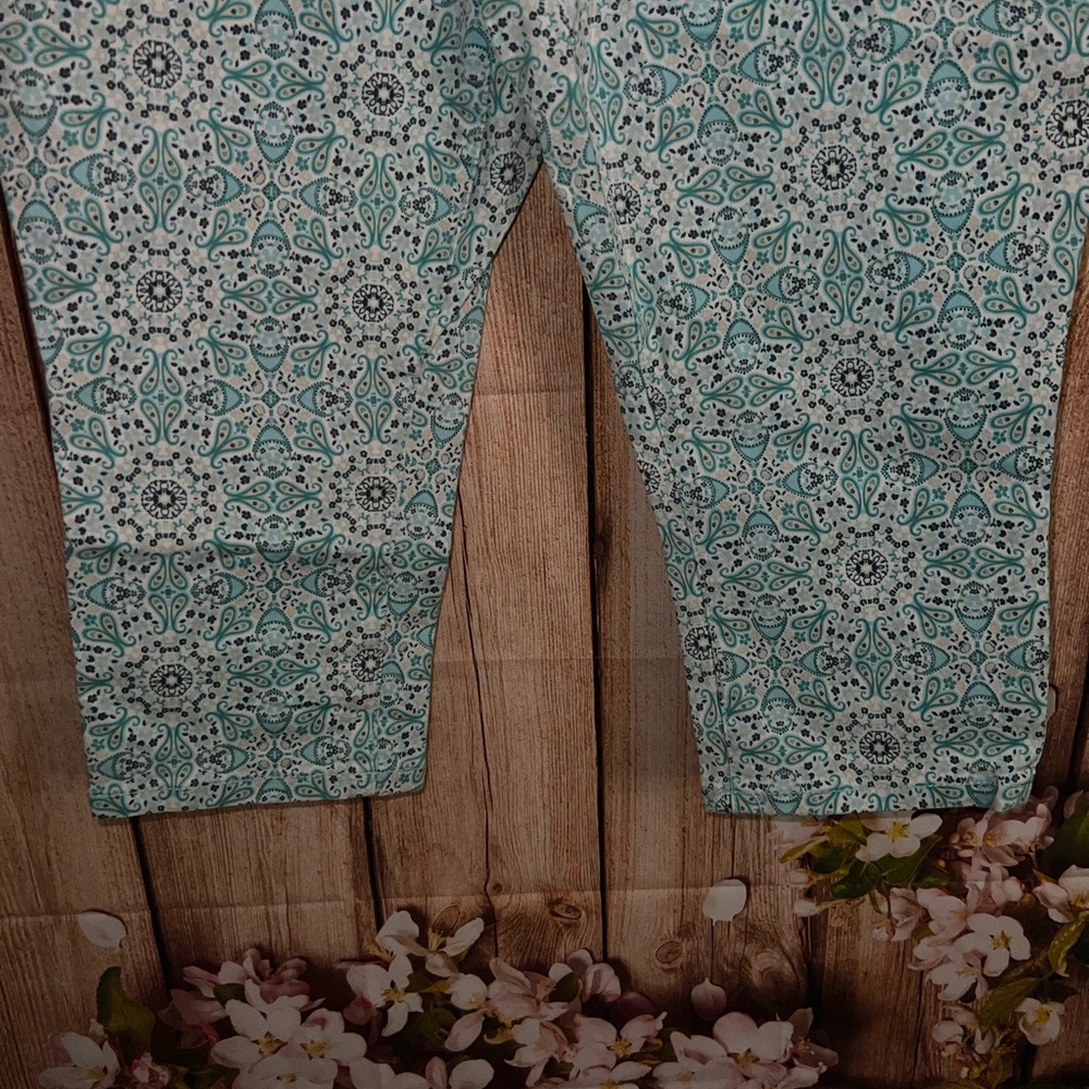 Torrid size 12 patterned jean capri - Picture 4 of 4